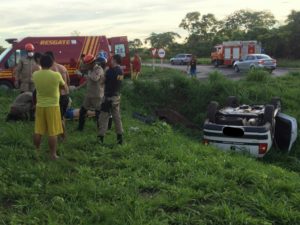 Motorista alegou que perdeu o controle da direção quando fazia a rotatório do Anel Viário.