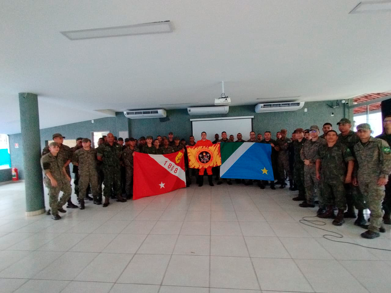 Riscos à saúde no combate a incêndios florestais é tema de palestra ministrada por representante do CBMMS a militares da Marinha 
