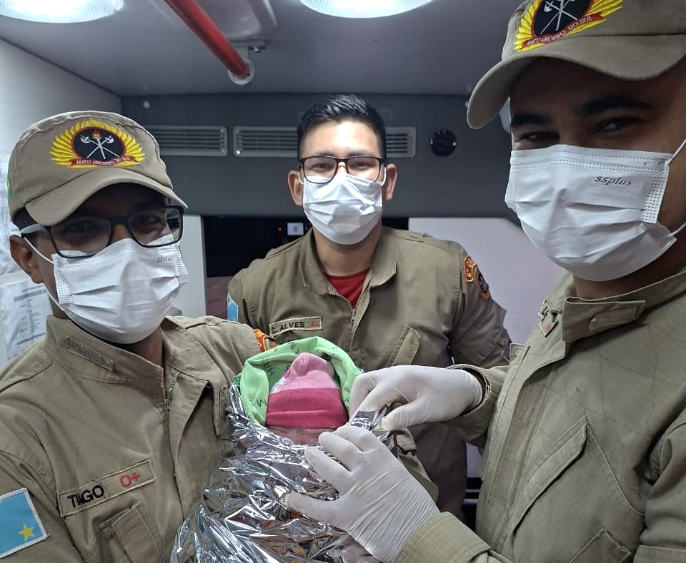 Bombeiros Militares realizam parto de emergência dentro de viatura em Campo Grande Bombeiros Militares realizam parto de emergência dentro de viatura em Campo Grande