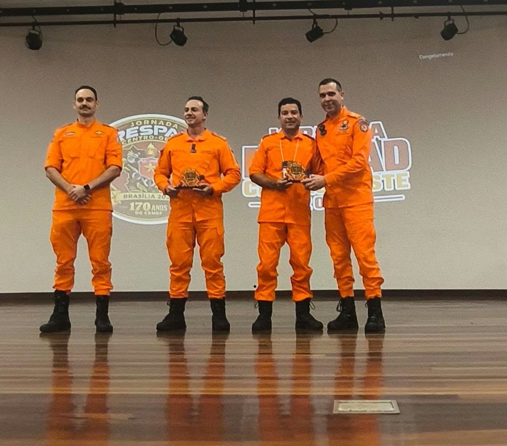 Bombeiros Militares recebem homenagem